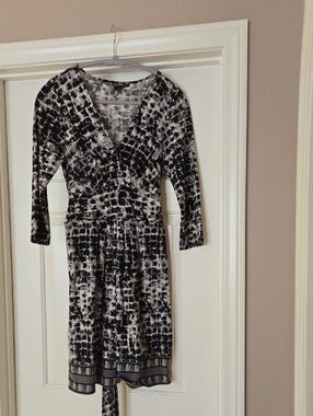 BCBG Black and White Patterned V-Neck Women's Dress